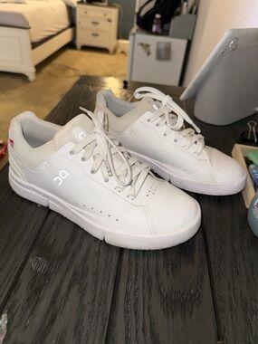 On Running Cloud Womens White Low-Top Sneakers
